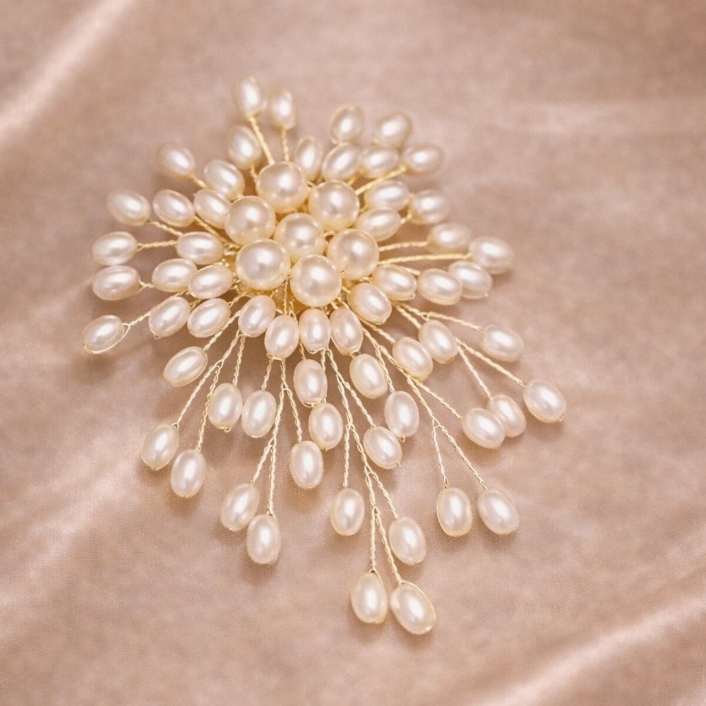 Vintage Gold Elegant Pearl Brooch